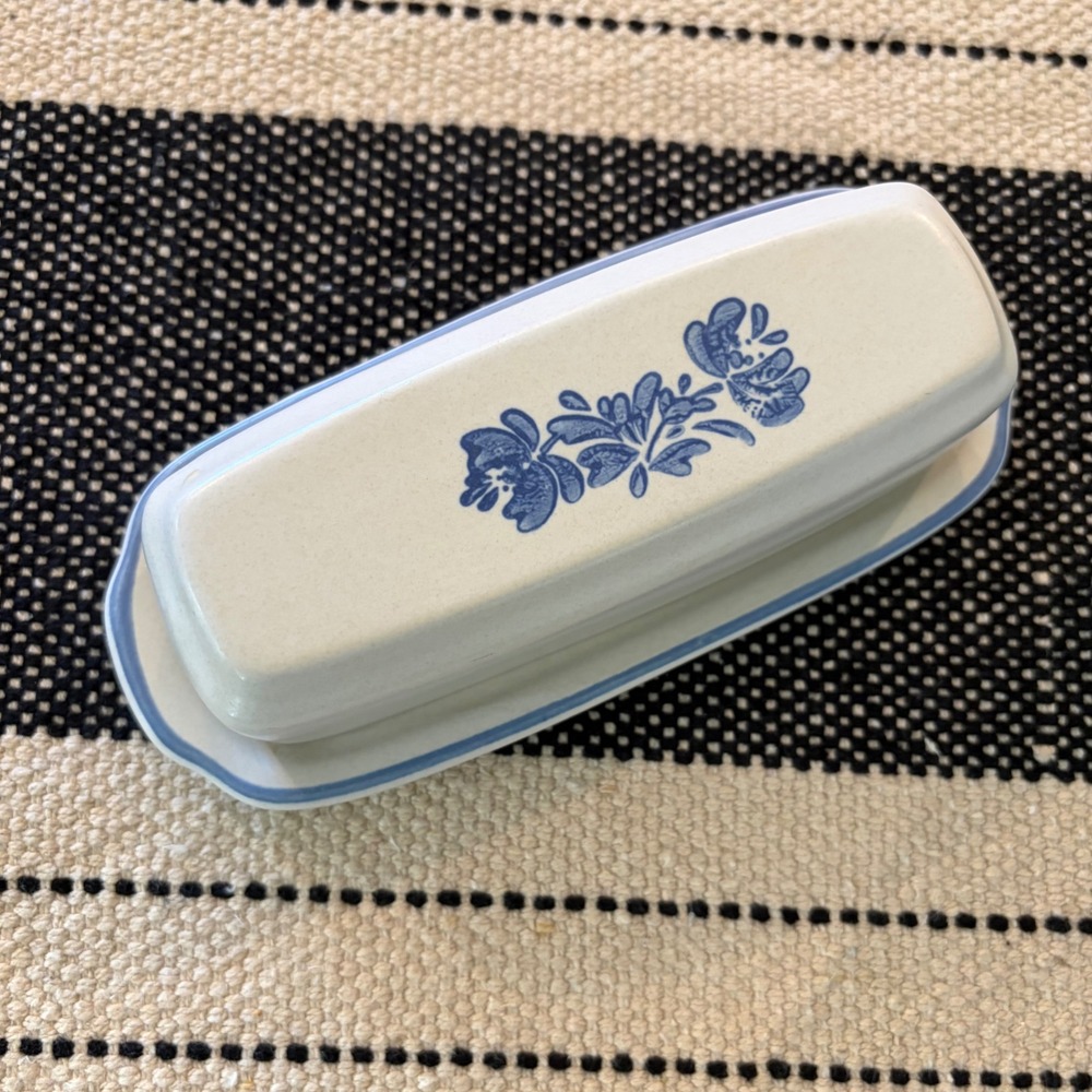 Vintage Pfaltzgraff Yorktowne Blue Floral 1/4 Pound Covered Butter Dish USA